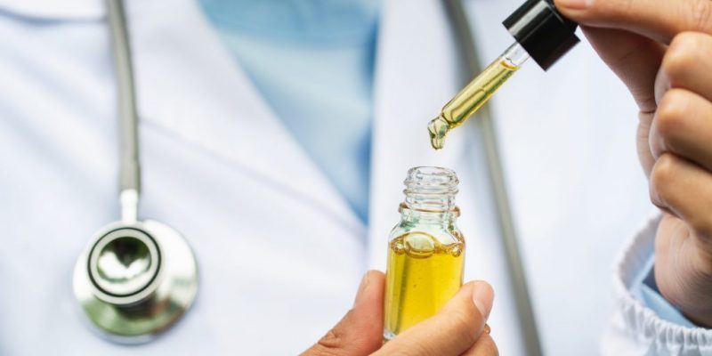 image d'une fiole d'huile pour illustrer l'article CBD et cancer